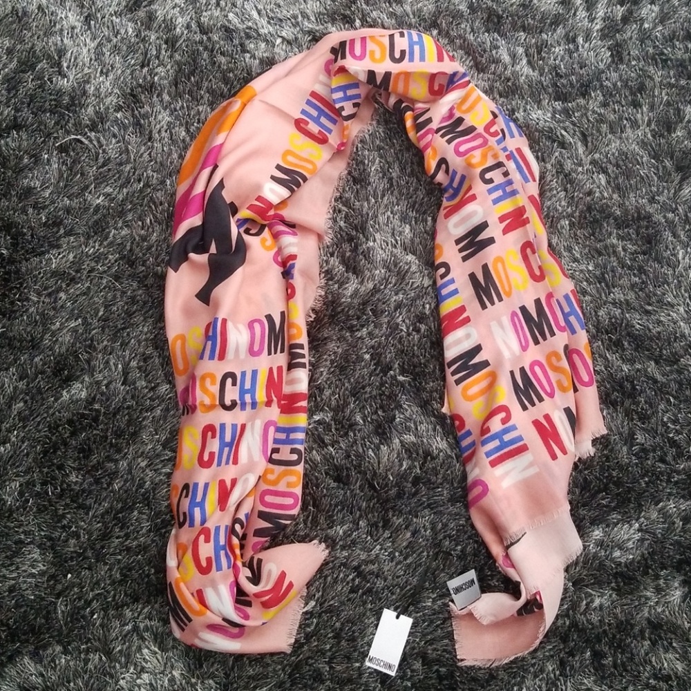 💯% AUTHENTIC MOSCHINO LOGO PRINT SCARF - Picture 6 of 8